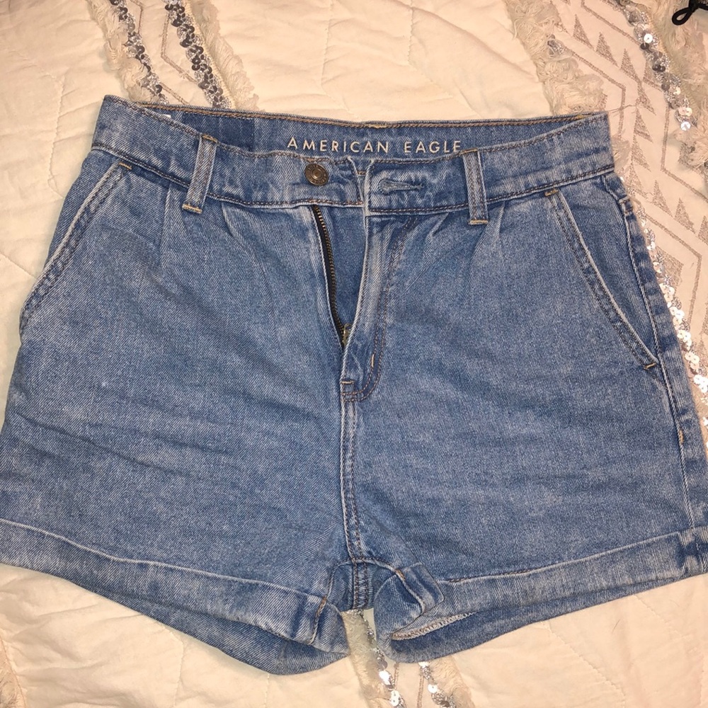 American Eagle MOM JEAN shorts